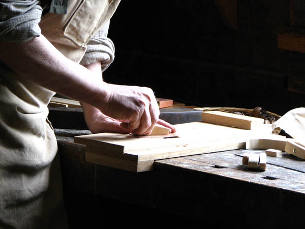 Nacemos de la influencia y formación  heredada en el sector de la <strong>carpintería de madera y ebanistería  en Rafal.</strong>